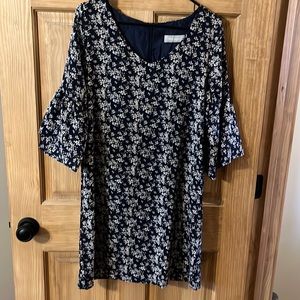 Long sleeve dress, great for fall wedding